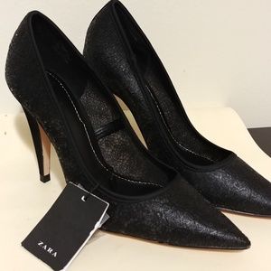 BRAND NEW ZARA BLACK FLORAL TEXTURED PUMP SIZE 6.5
